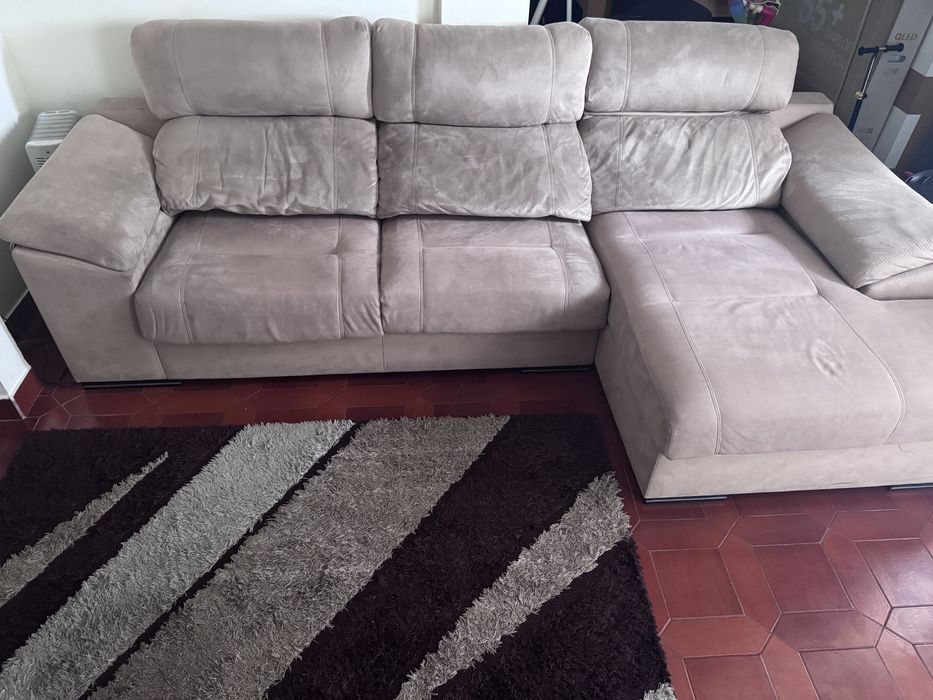 Sofá com chaise long