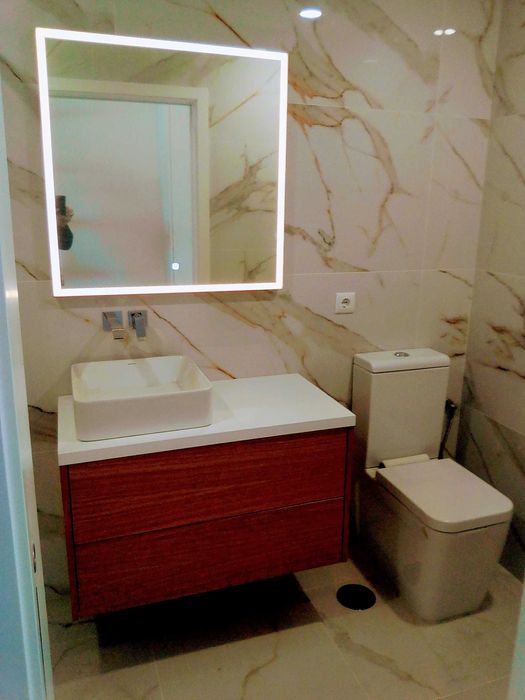 Remodelação de banhos- Substituição de banheira por base de duche.