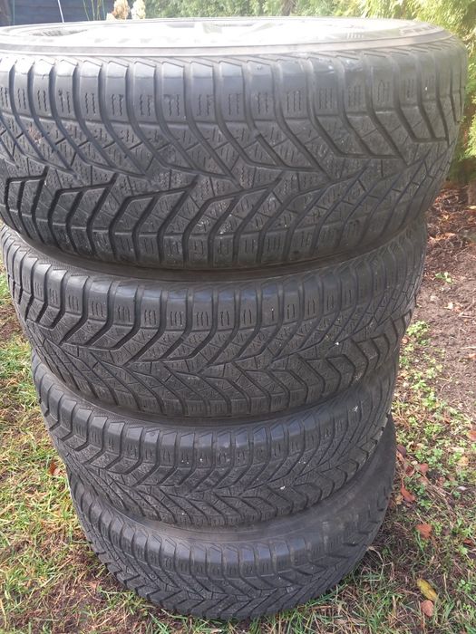 4szt Opony Yokohama  215/60R16 99H XL Zima