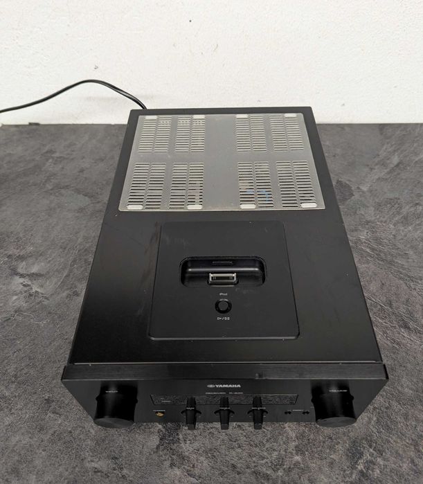 Компактний ресивер Yamaha R-840.  2 х 65 Watt.