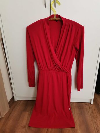 Czerwona sukienka r. 36