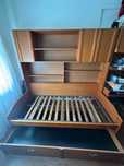 Cama dupla com estante