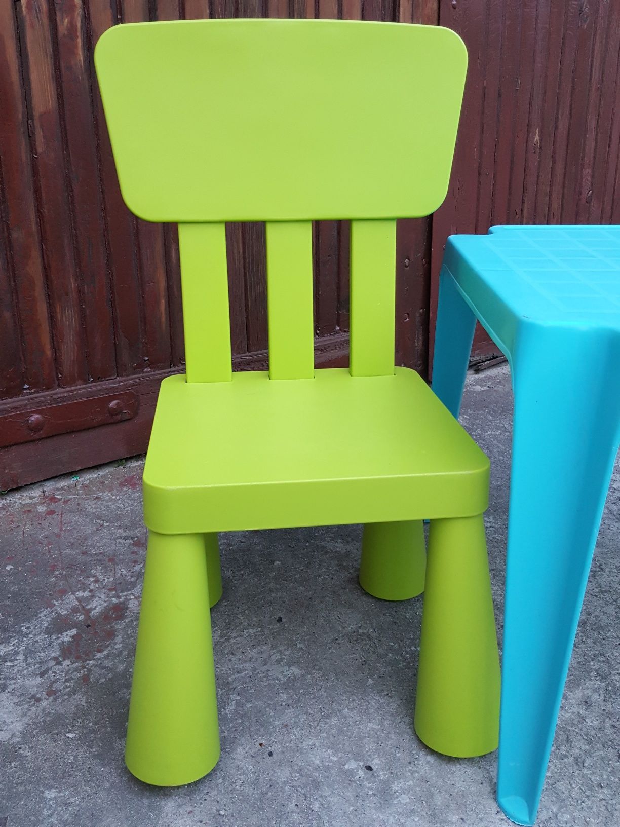 Krzesełka i stolik dla dzieci plastikowe