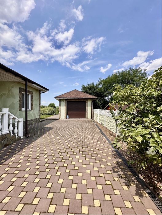 Шикарний маєток Вашої мрії з басейном та ландшафтним дизайном