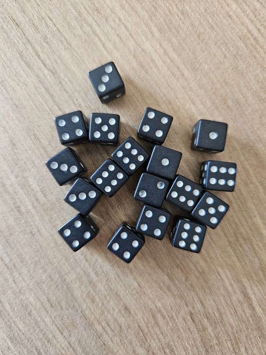 Продаю гральні кубики d6 (чорні) - 7mm, в пачках по 100 штук