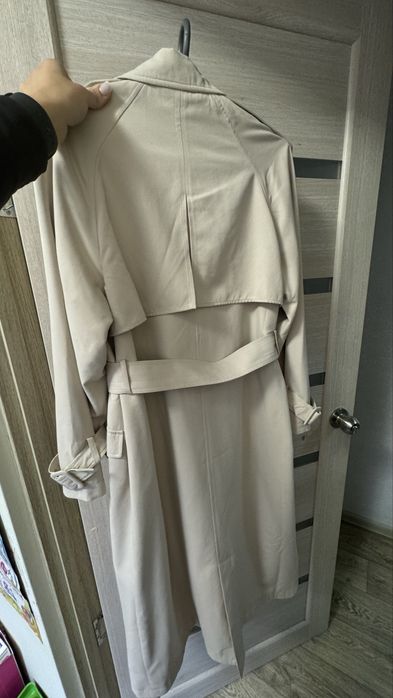 Стильний класичний тренч в гарному стані