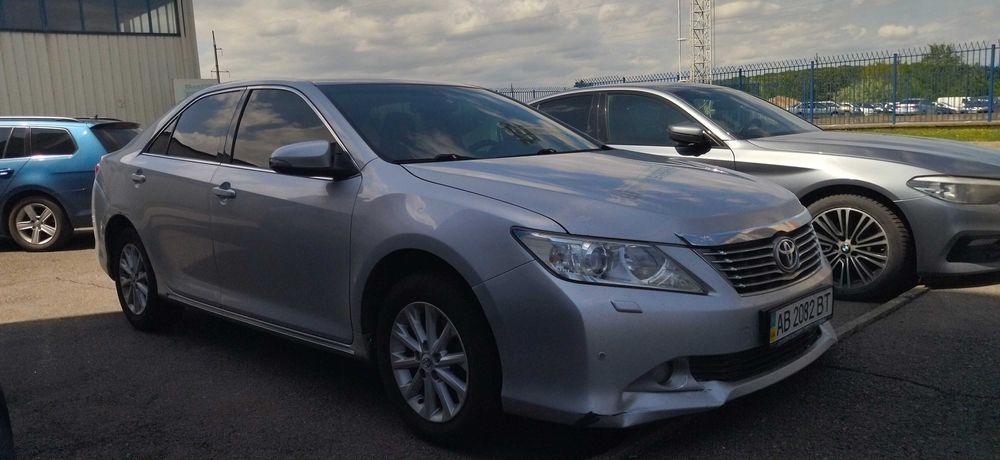 Компанія розпродує авто