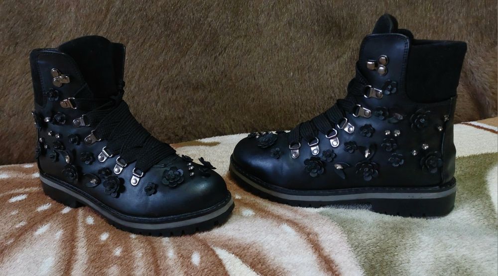 Женские кожаные теплые ботинки