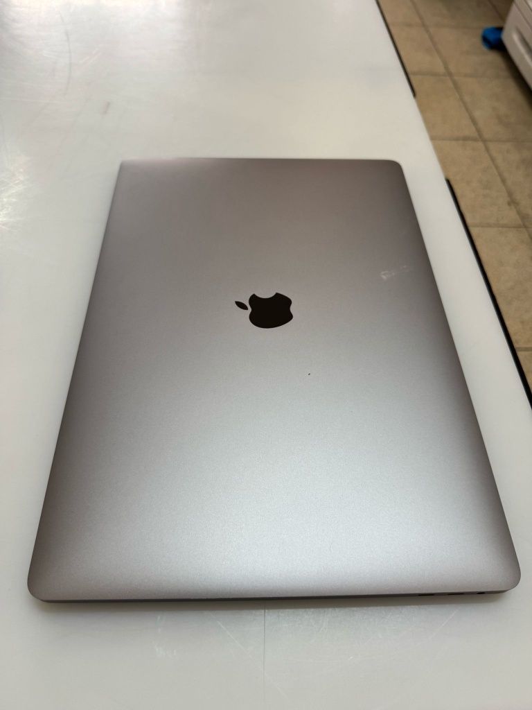 Portátil MacBook pro 2017 
Processador
