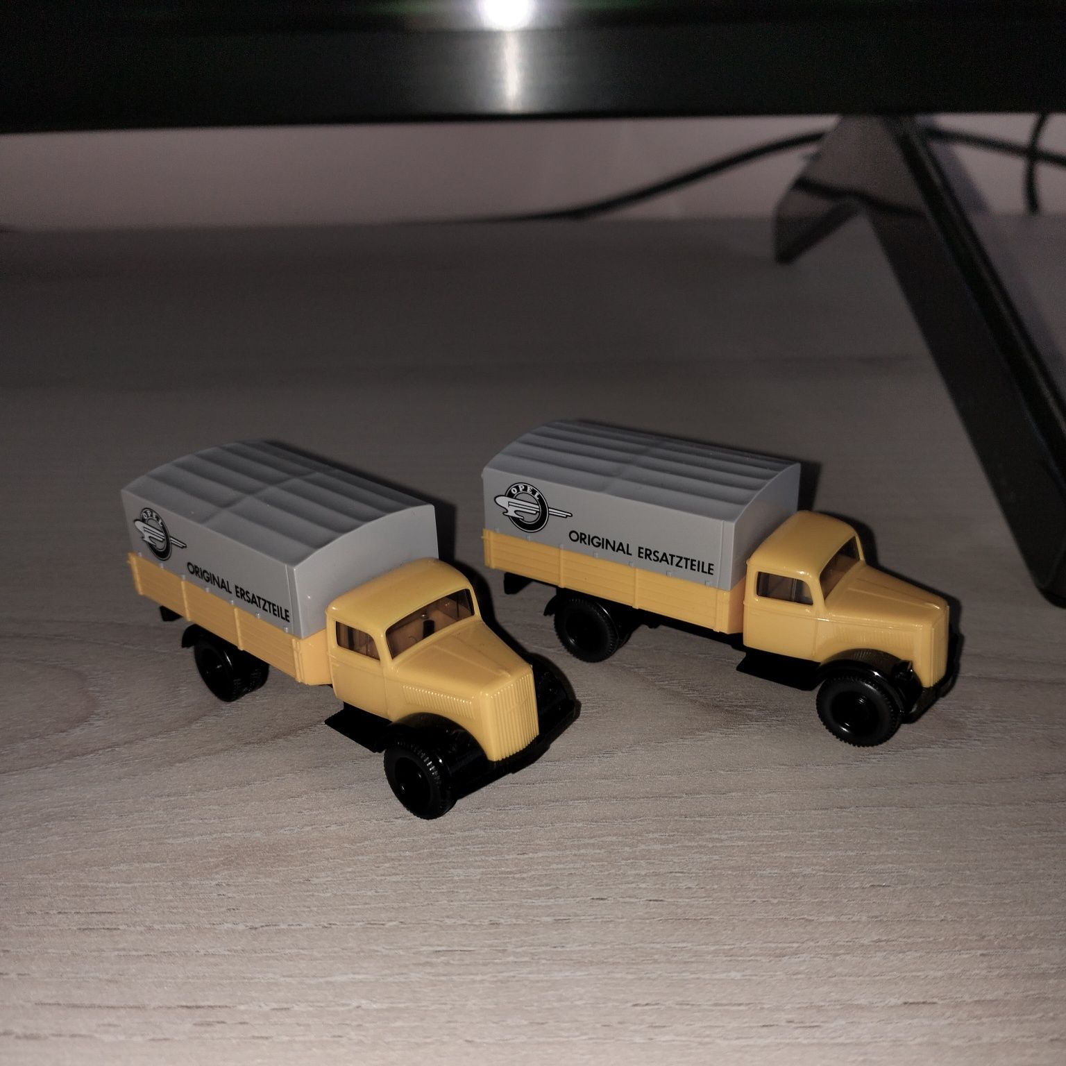Wywrotki oraz Opel Blitz skala H0 1:87