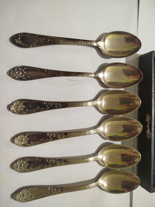 Набор мельхиоровых ложек (чайных )СССР в коробке (6 шт)

Описание:
Про