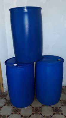 Barricas de plástico com bujão de 200 litros