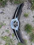 Toyota Auris II grill atrapa logo znaczek emblemat kratka