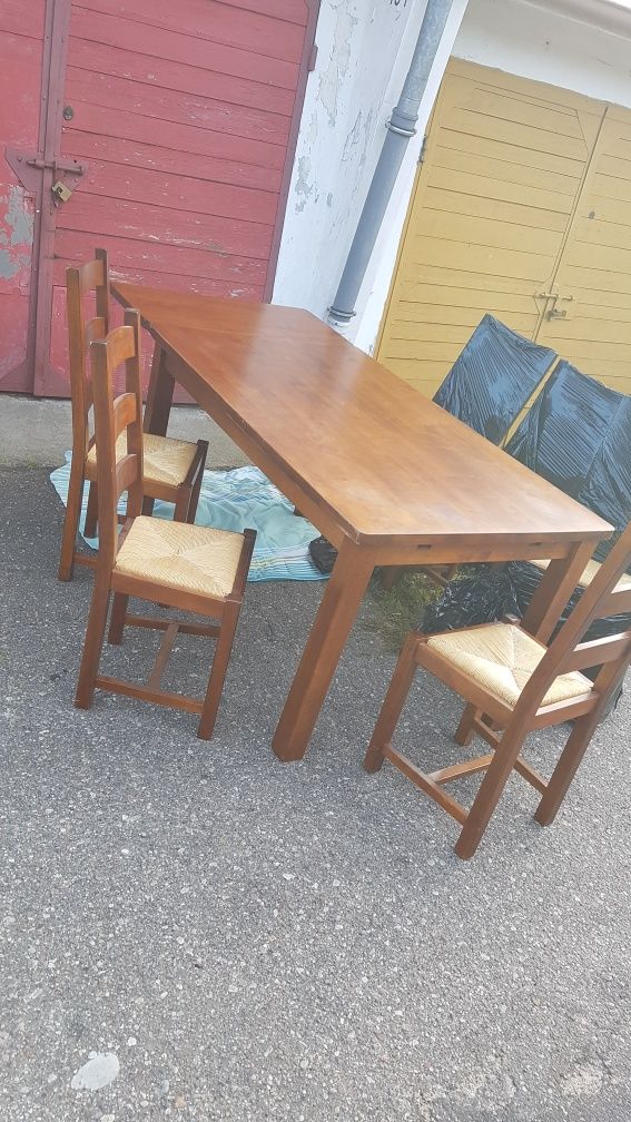 Stół z  drewna egzotycznego