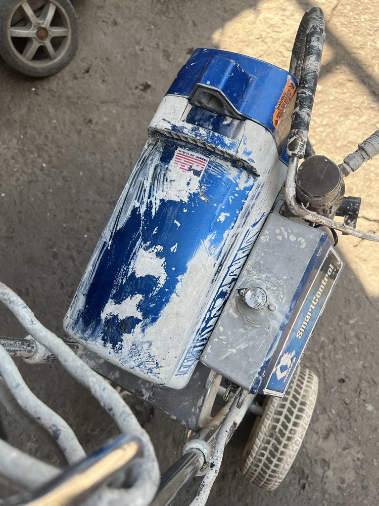 Безвоздушный окрасочный аппарат Graco Ultra 490 (2.6 л) на тележке!