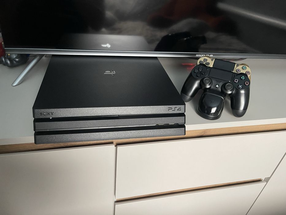 Sony PlayStation 4 PRO 1TB Black з 2 DualShock 4