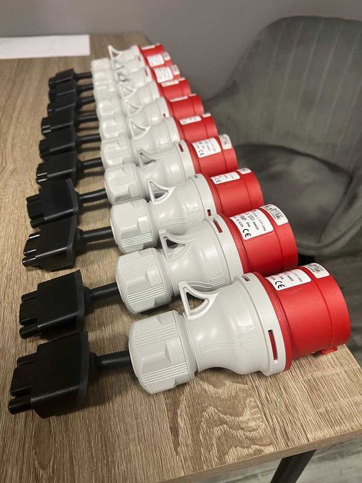 Оригінальний червоний штекер для зарядного пристрою Tesla (32А, 7 kWt)