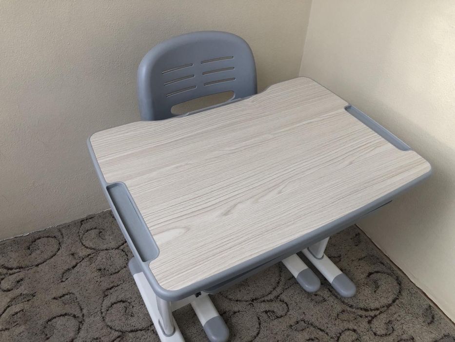 Парта зі стільцем трансформер