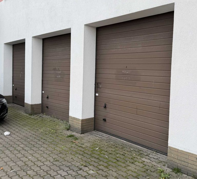 Sprzedam używane bramy garażowe segmentowe (dostępne 4szt)