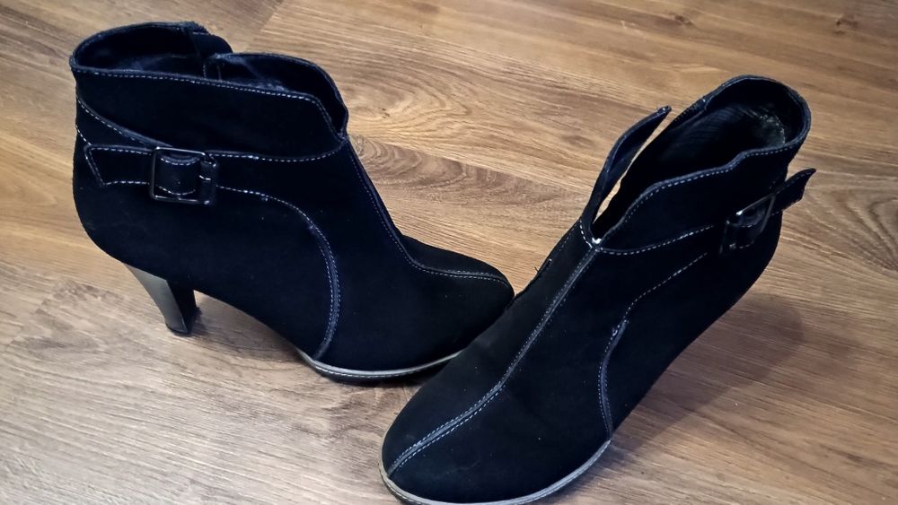 Полусапожки жіночі осінні на каблуці.