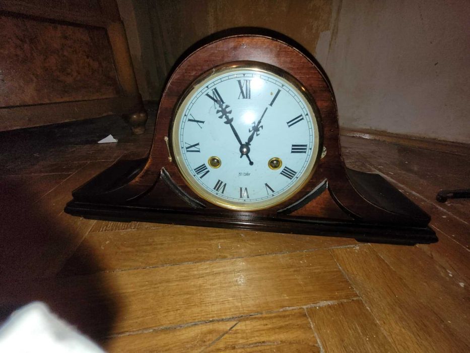 Klasyka i Precyzja – Działający Zegar Kominkowy z Duszą!