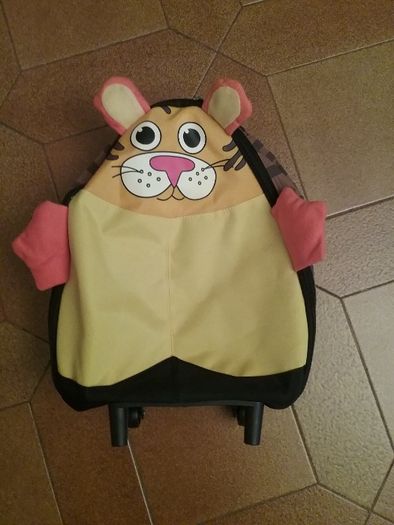 Mochila / Trolley para criança novo nunca usado