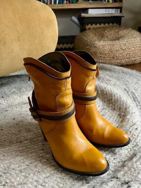 Жовті шкіряні чобітки-ковбойки Bronx