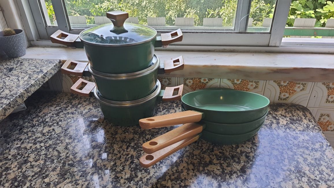 Conjunto 3 Caçarola 20cm e 3 Frigideira 24cmVerde com Cabos de Madeira