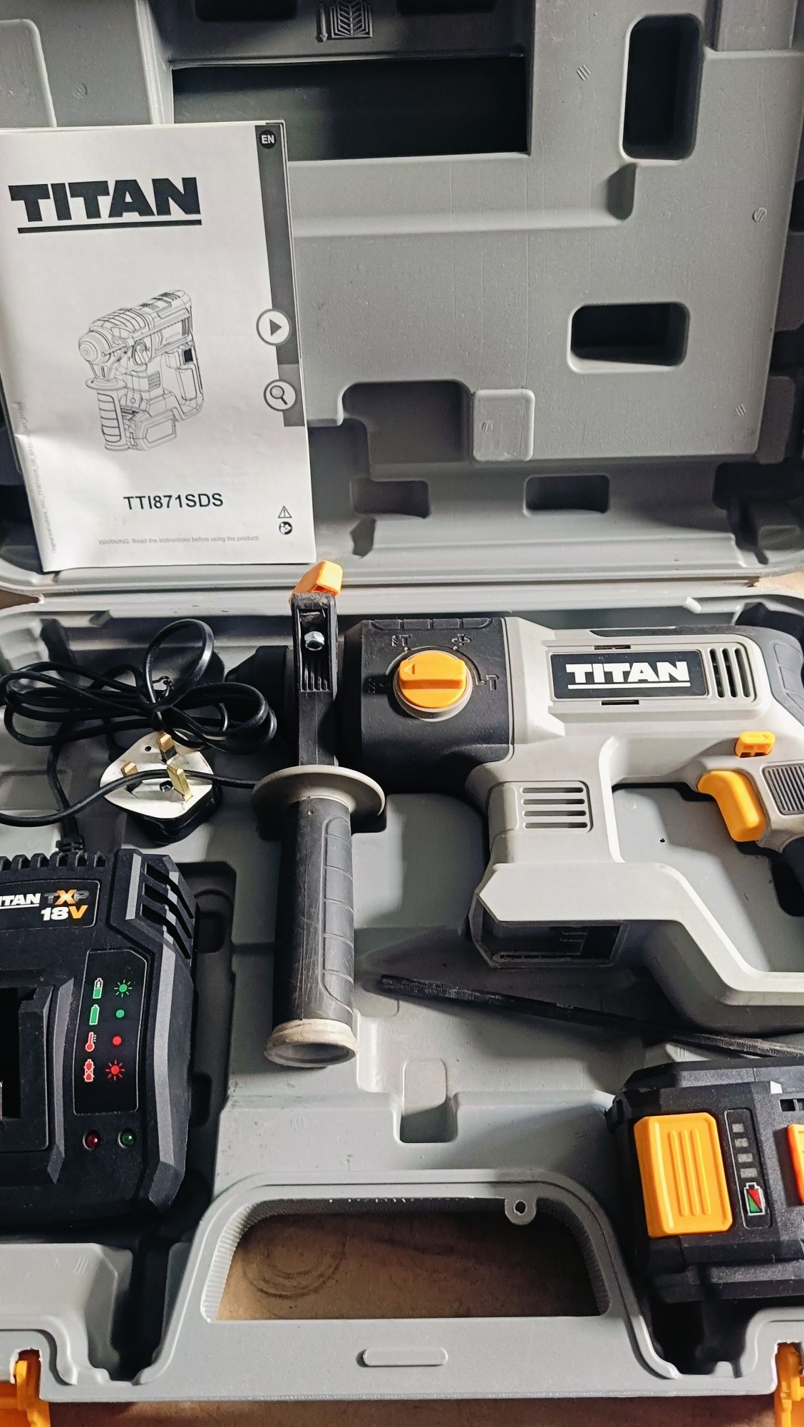 Młotowiertarka akumulatorowa SDS+ Titan TTI871SDS 18 V 1 x5Ah 2J