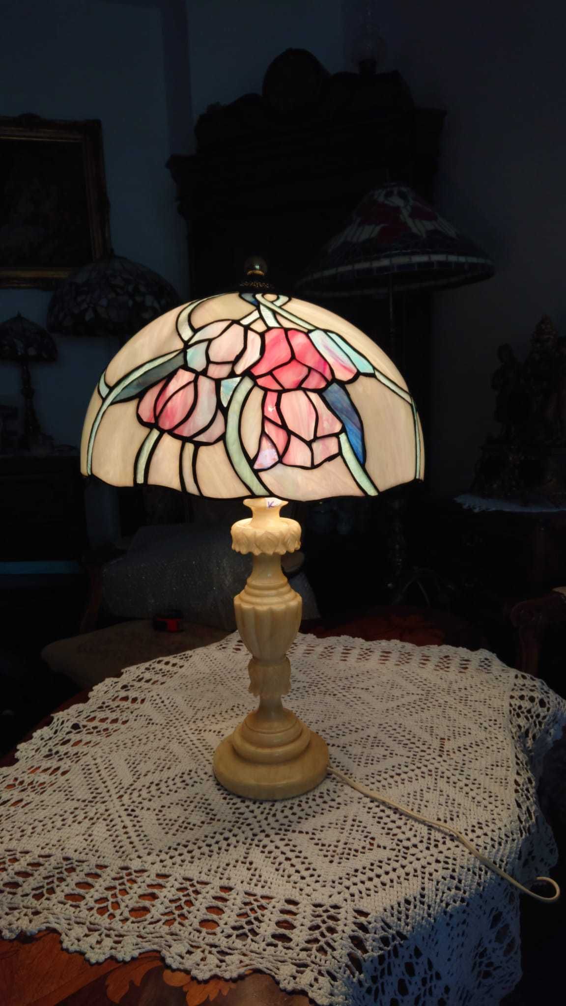 Lampa ,,Tiffany ", Szkło witrażowe ,,Tulipany"  bardzo ozdobna