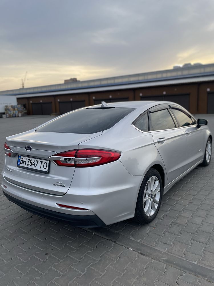 Продам Ford  fusion hybrid 2019