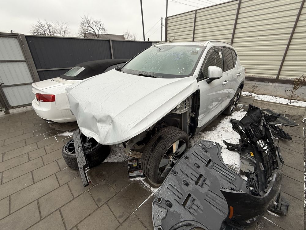 Volvo XC40 2,0 T4 2020 разбор