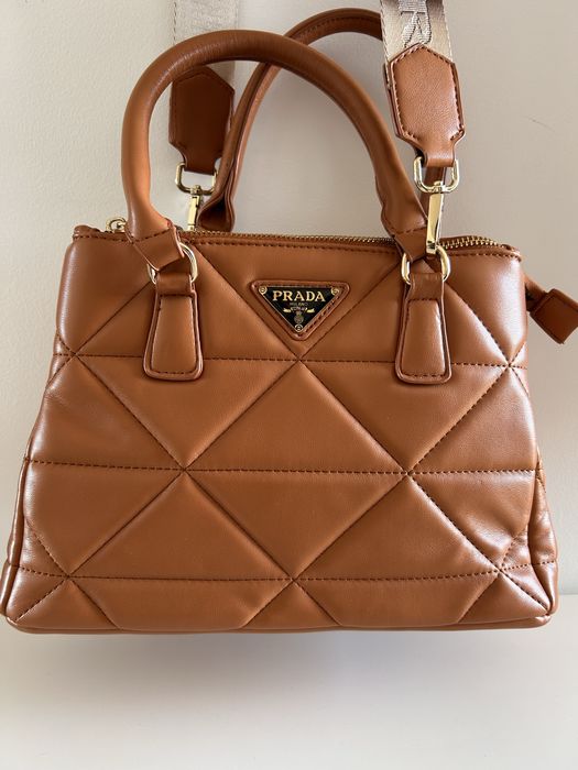 Carteira Prada linda