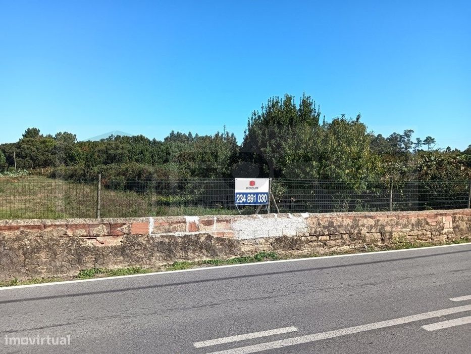 Terreno com 18,5m de frente para venda em Oiã