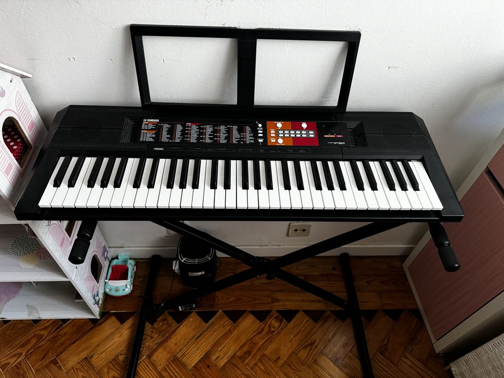 Teclado Yamaha PSR F51