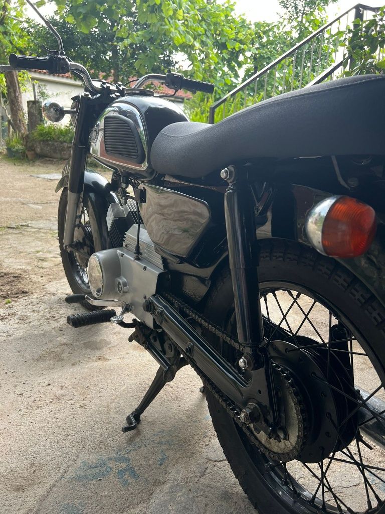 Mota Yamaha A7 125