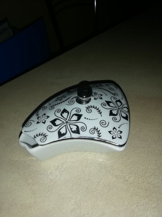 Pojemnik na sos lub przekąski