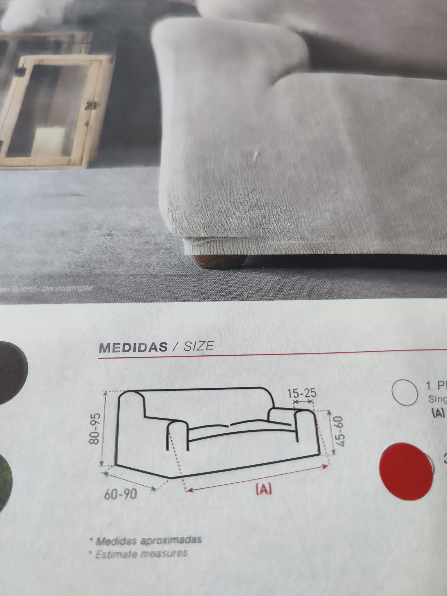 Capas protetoras de sofás de 2 e 3 lugares. Cor pérola.