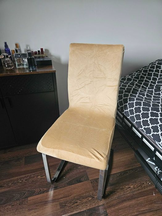 Pokrowce na krzesła miękkie welurowe beżowe 4 sztuki komplet