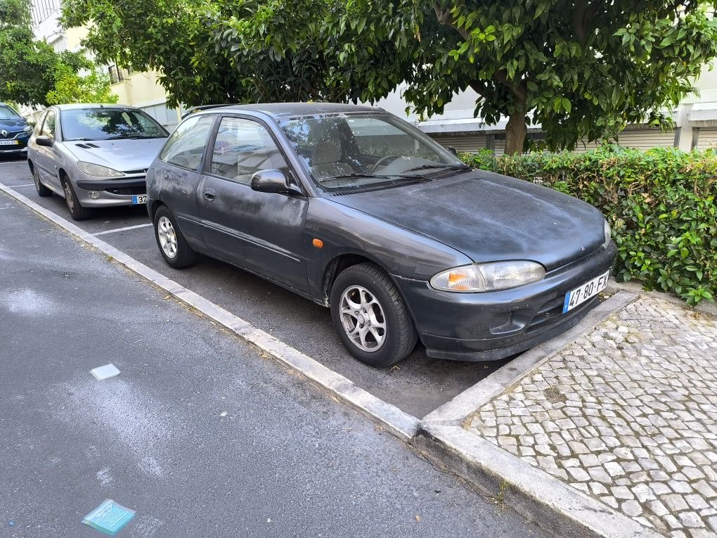 Carro em bom estado para os anos que tem