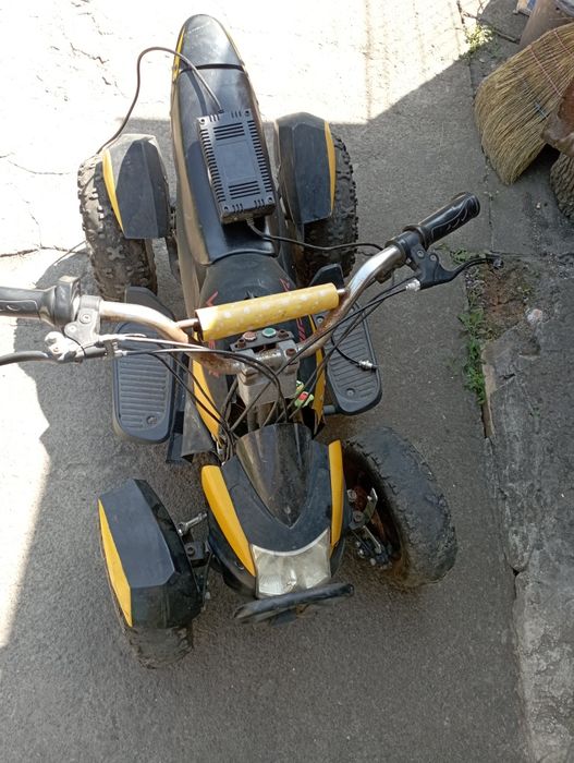 Дитячий квадроцикл