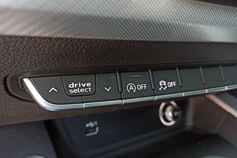 Продам Audi A4 Premium S-Line 2018 года