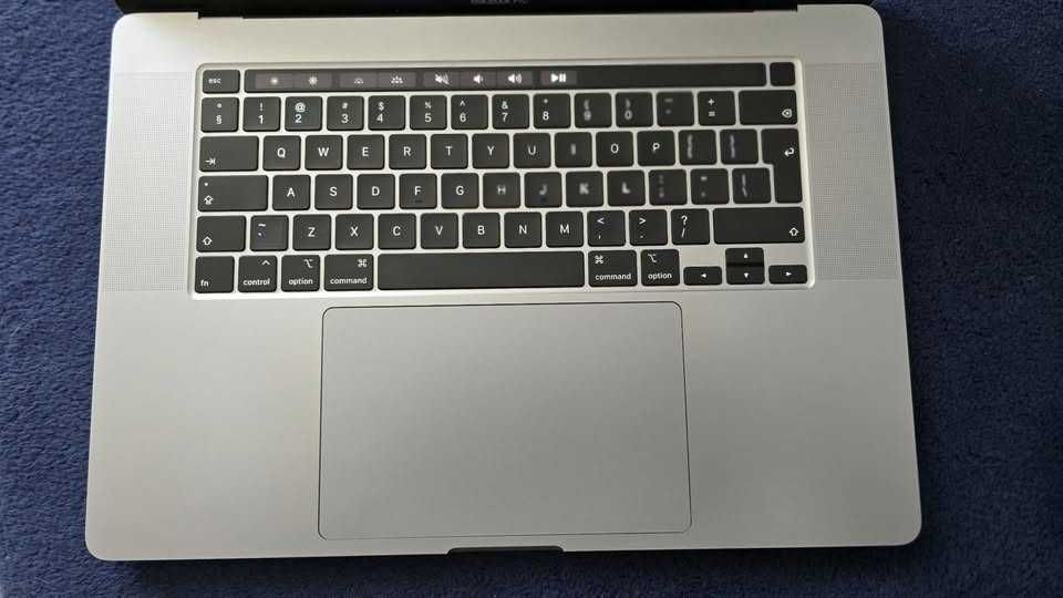 Mac Book PRO 2019 15,6 - stan bardzo dobry