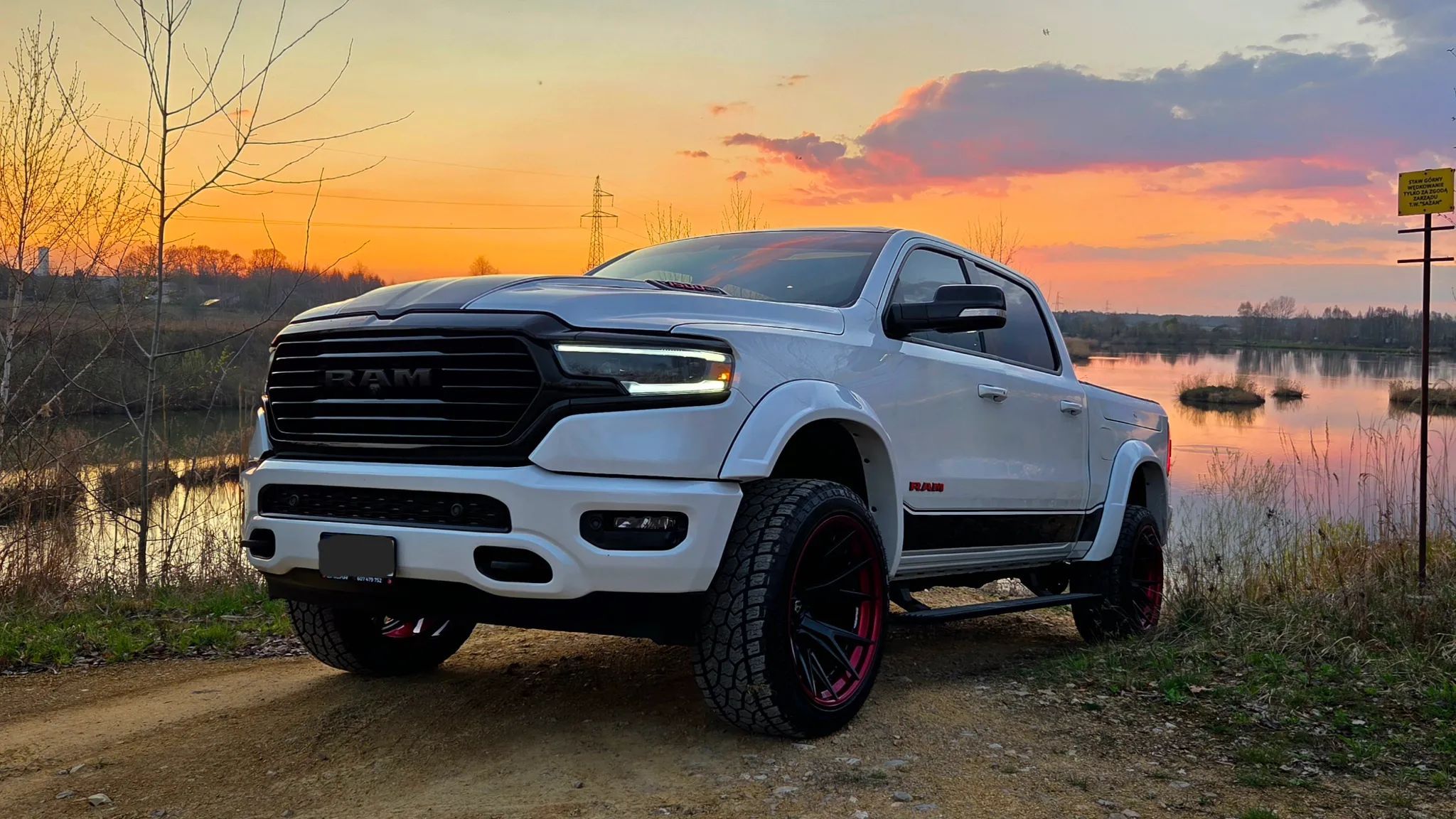 Dodge RAM 5.7 V8 Full wyposażenie ! RAMBOX ! Pakiet Night ! Stan Idealny !