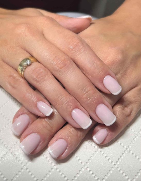 Manicure hybrydowy Nowodwory
