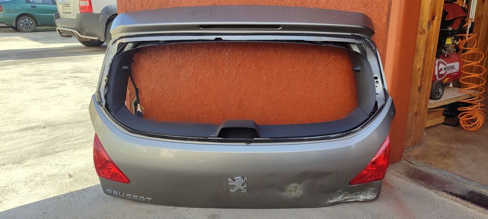 Продам задню ляду Пежо 3008 , 2011р.