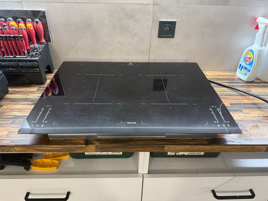 Płyta indukcyjna uszkodzona płyta szklana