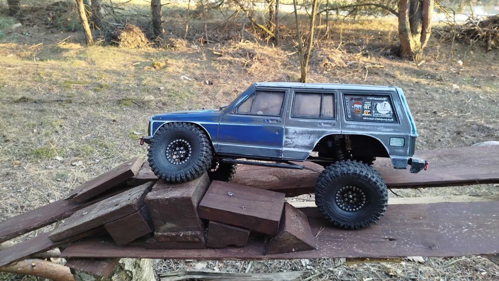 Hard body rc Axial traxxas