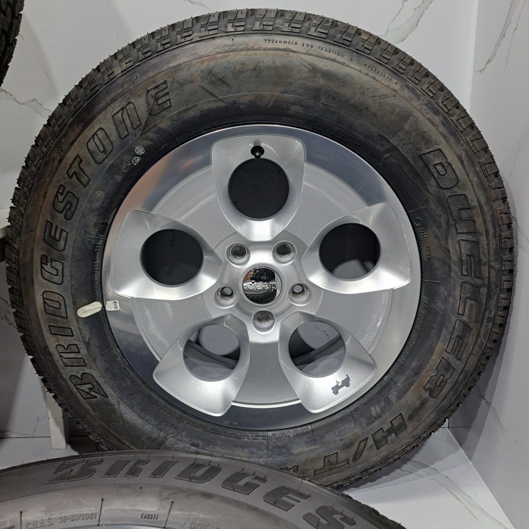 Jantes 18" originais Jeep Wrangler Sahara 5x127