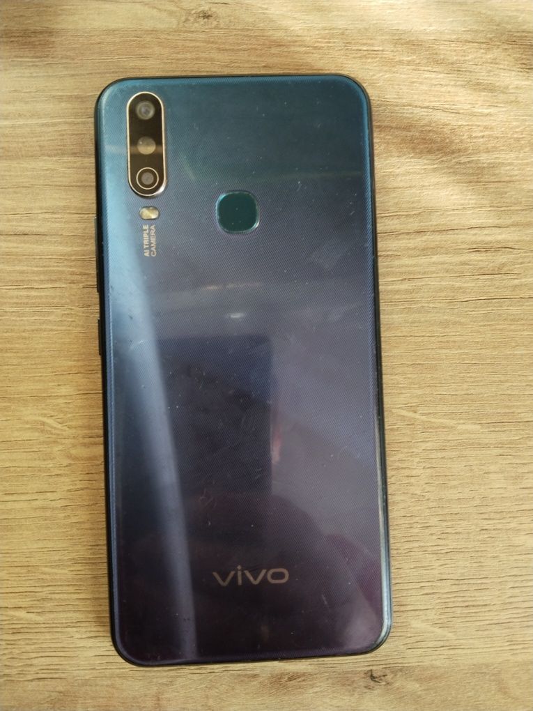 Продам телефон VIVO Y17